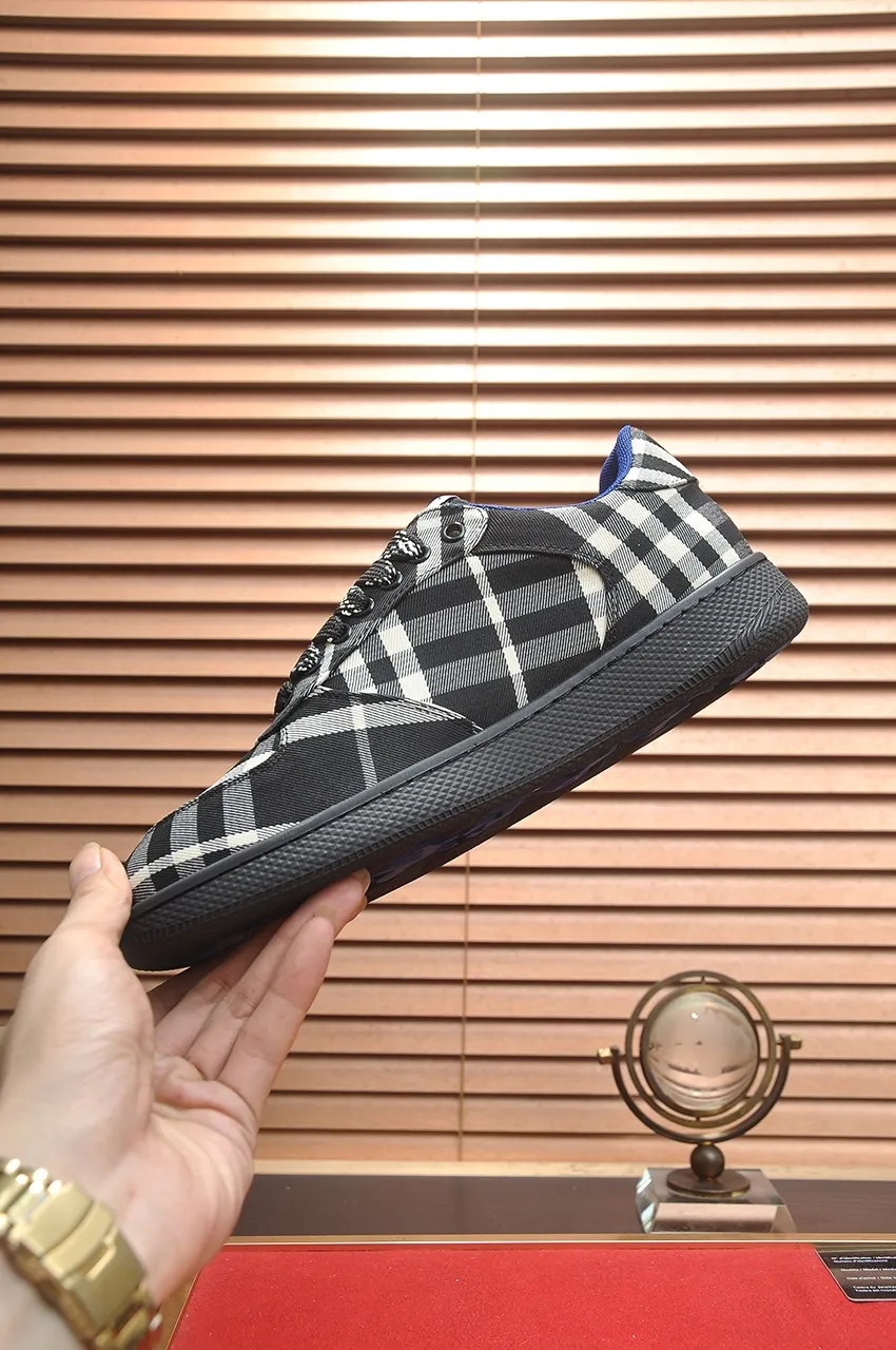 Men's shoes 💰540💶【Burberry】Classic low-top sneakers｜Imported cowhide with classic plaid fabric｜Sheepskin lining｜Original outsole｜Fine workmanship and comfortable to wear Size: 38-44 (customized at 45)